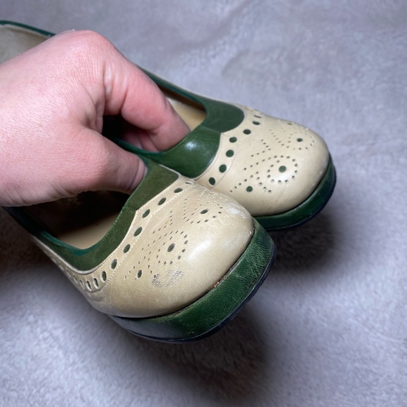 EUC True Vintage 1960s La Manche Two Tone Green/Beige Leather Cutout Shoes - Picture 7 of 16